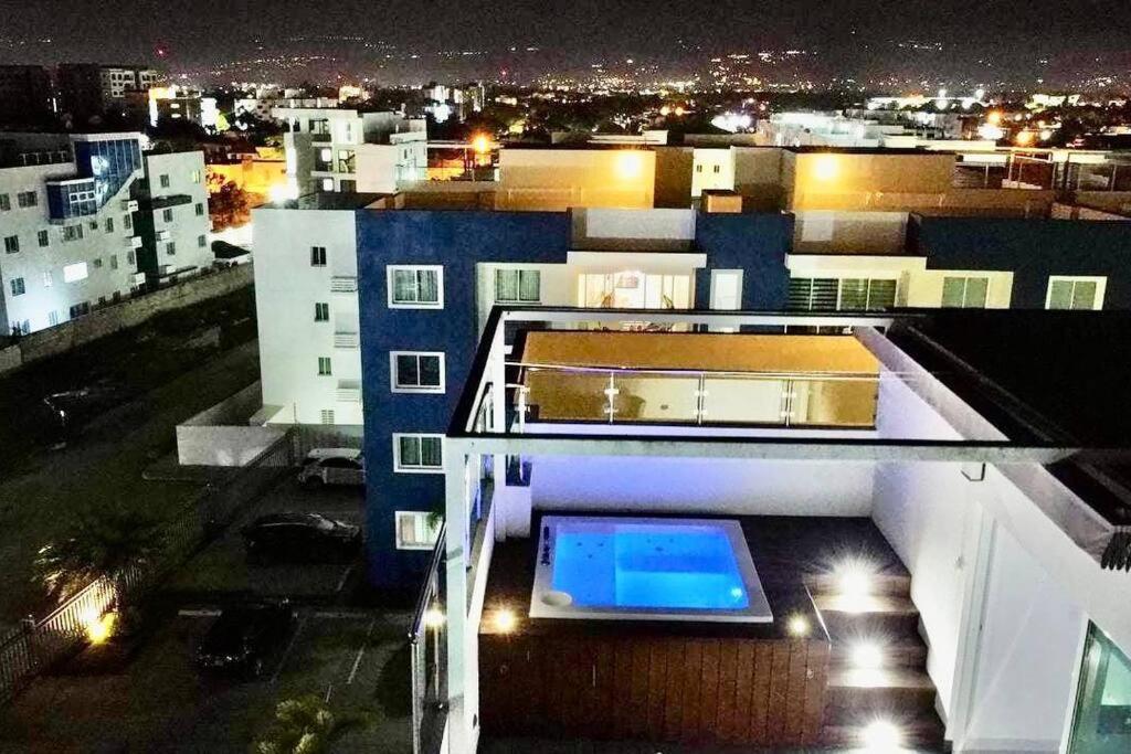 Apartamento Spectacular Penthouse With Private Jacuzzi Terrace Santiago De Los Caballeros Exterior foto